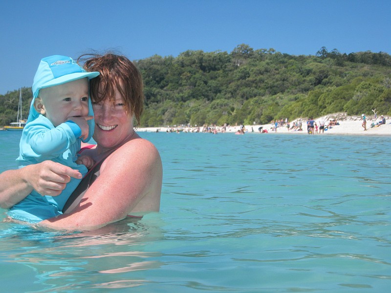 2009-11-06 22-03-06_1.jpg - Baden am Whitehaven Beach auf der Tour mit der bescheuerten "Voyager"